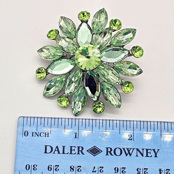 Atomic Flower Brooch Vintage Green Jeweled Elegant Floral Estate Jewelry Pin - Picture 7 of 8